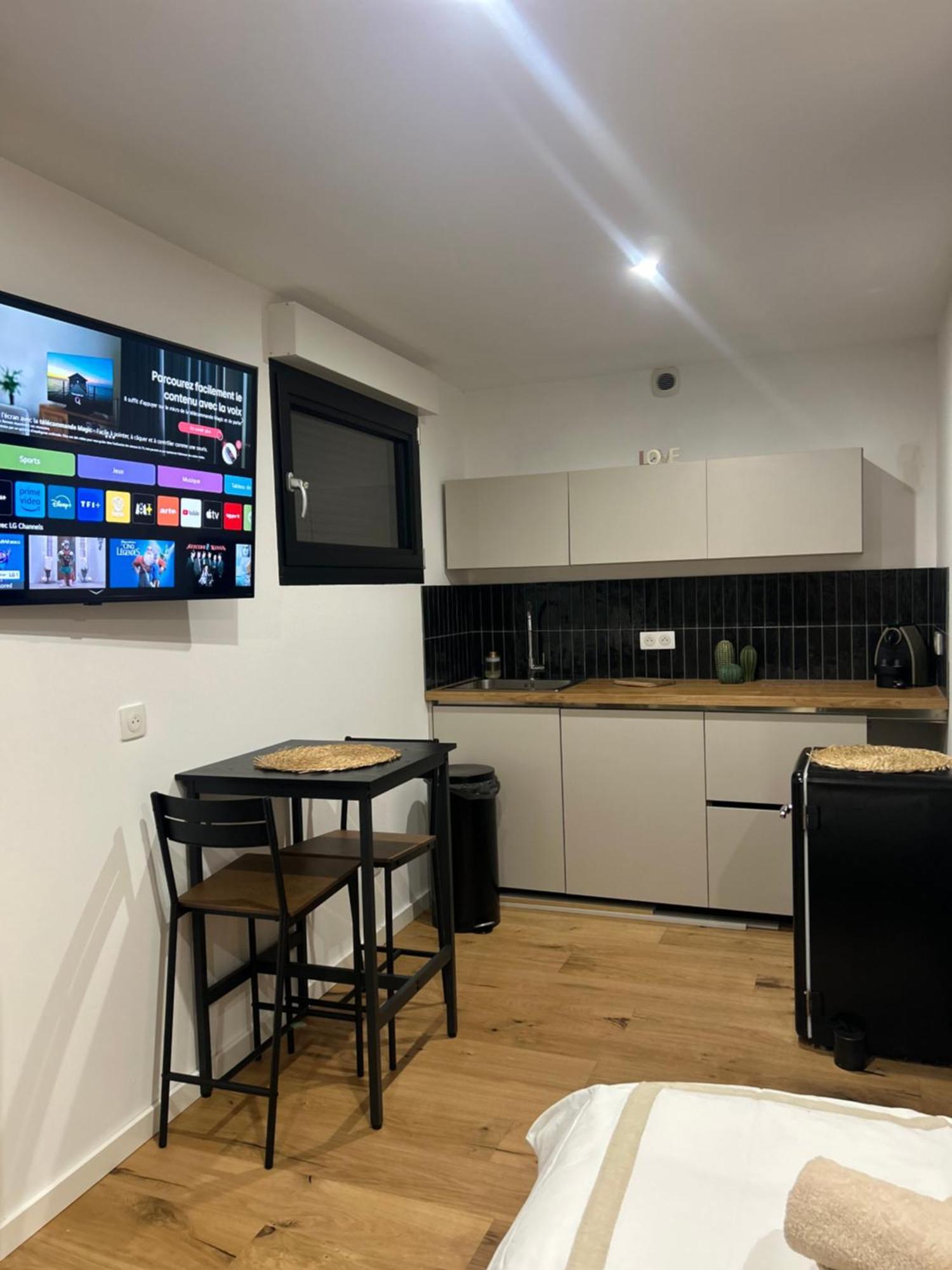 Studio Prestige Avec Terrasse Le Chene Dore Au Coeur Du Centre Touristique Cite Des Loisirs 200 M Du Galaxie,Face Au Snowworld Parking Gratuit Privatif Amnéville Exterior foto